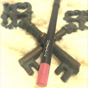 NWOT: MAC - Pro Longwear Lip Pencil - GOOD TIMING